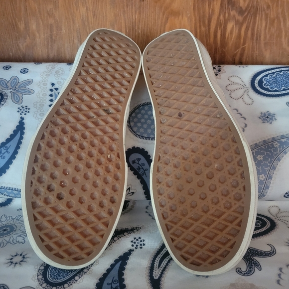 VANS - Picture 5 of 9
